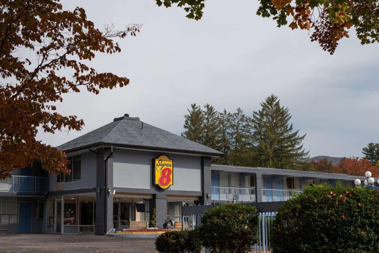 Super 8 By Wyndham Black Mountain Exterior photo