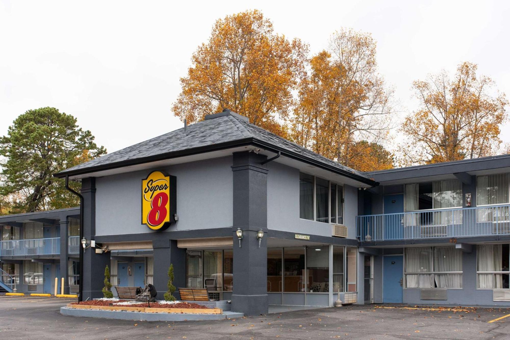 Super 8 By Wyndham Black Mountain Exterior photo